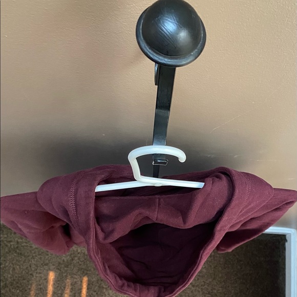 🦅American Eagle Size S🦅
Burgundy/Maroon Hoodie - Picture 10 of 11